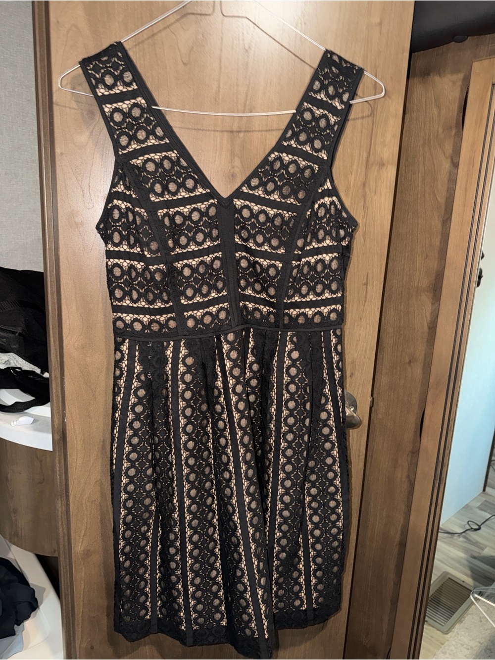BNWT Loft Size 2 Black Lace Overlay V-Neck Dress with Nude Lining Retail 118.00